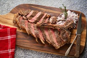 牛排怎麼煎才好吃？從選肉、熟度到靜置的煎牛排完整指南