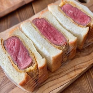 加拿大牛肉協會-美味食譜-豪華精緻炸厚牛排三明治